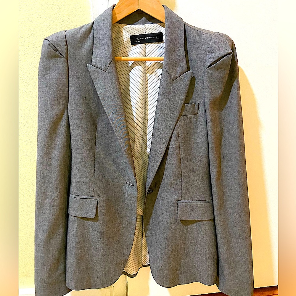 Zara blazer in grey.  In great condition.  No stains or tear.